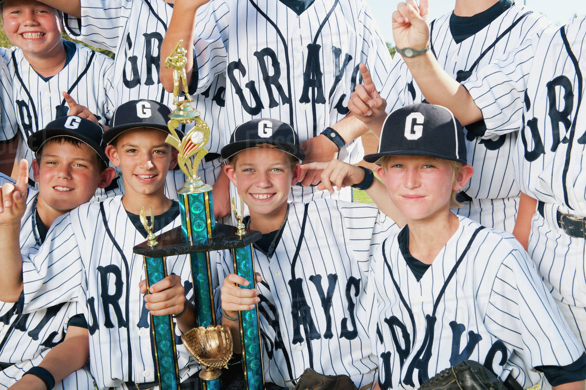 USA, California, Ladera Ranch, portrait of little league players (aged