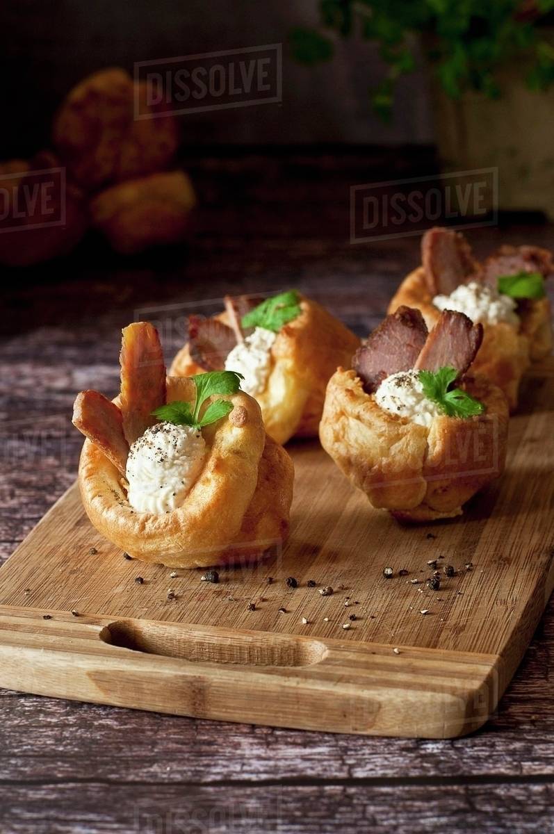 Yorkshire pudding with roast beef, horseradish sauce and parsley