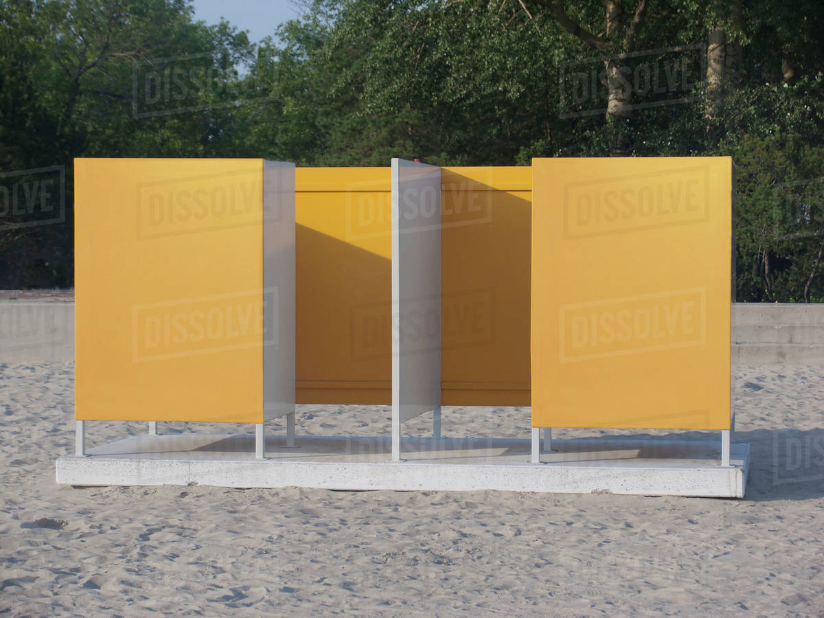 dressing room beach Mobi-Room Beach Changing Place – Mobi International main image 0