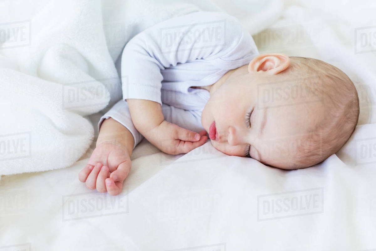 baby boy sleeping bed