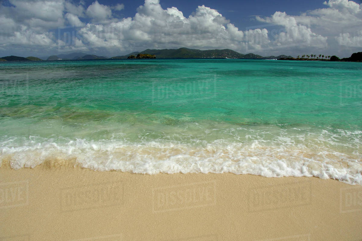Caribbean, U.S. Virgin Islands, St.Thomas, St. John Bay, Sapphire Beach. View of the island of